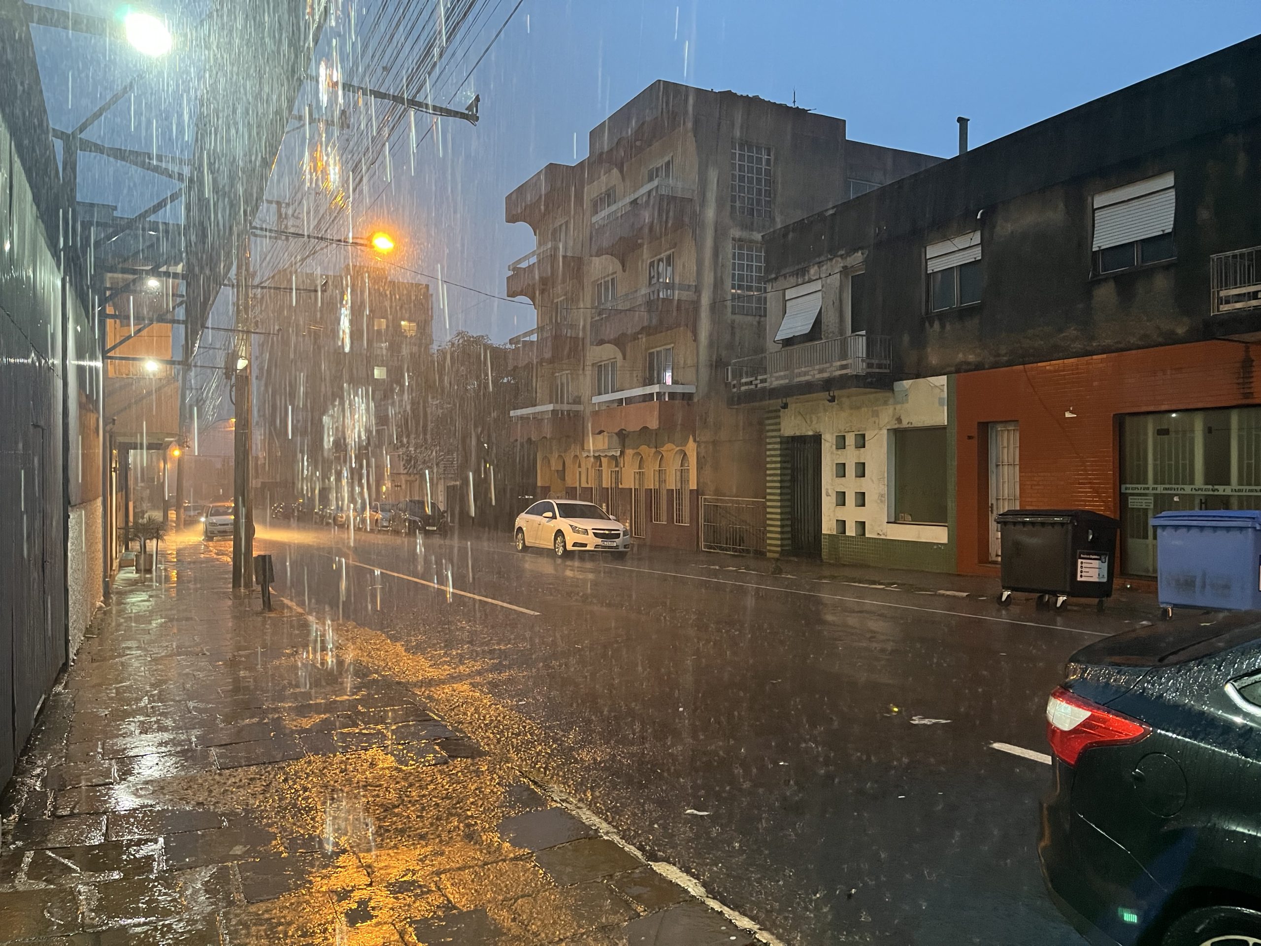 Lagoa Vermelha registra chuva forte e Defesa Civil mantém alerta máximo para o RS até segunda-feira